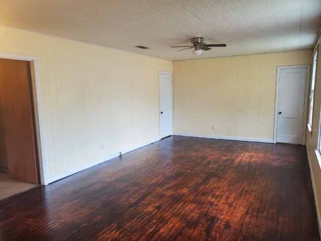 Building Photo - 724 Kings Rd