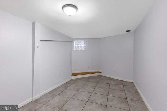 Building Photo - 5147 Hazel Ave