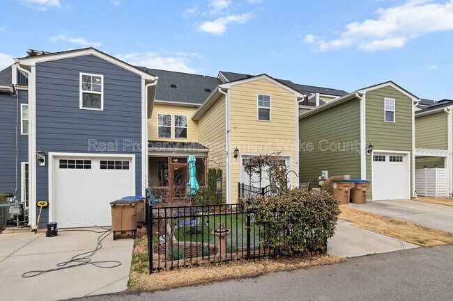Building Photo - 410 Triumph Ln