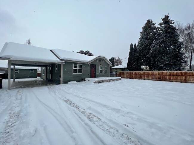 Building Photo - 2 Bed 2 Bath Home with Storage Shed and Ca...