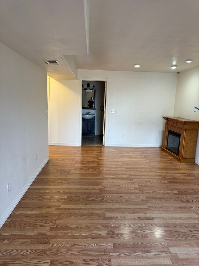 Building Photo - 1613 Summerset Dr