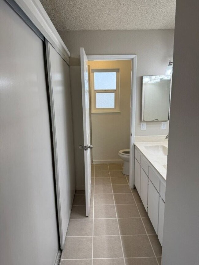 Building Photo - Updated 3 Bedroom 2.5 Bath 2 Story Condo Fairfield *Star Rentals