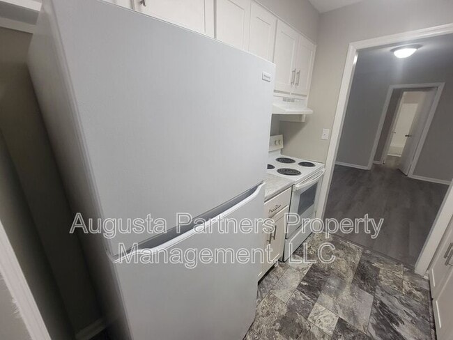 Building Photo - 1546 Hamilton Dr