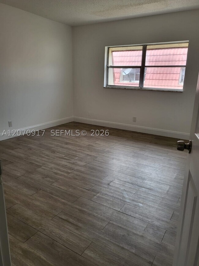 Building Photo - 2554 NW 52nd Ave