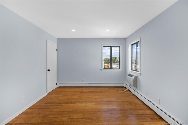 Building Photo - 88 Horton St