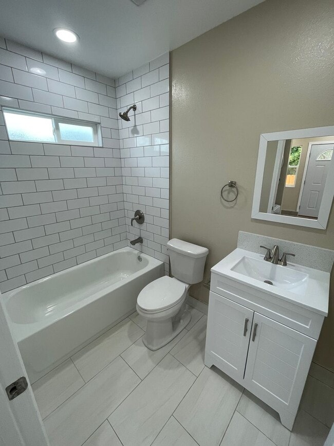 Building Photo - Cute 1 Bedroom Unit in Nice Neighborhood! ...