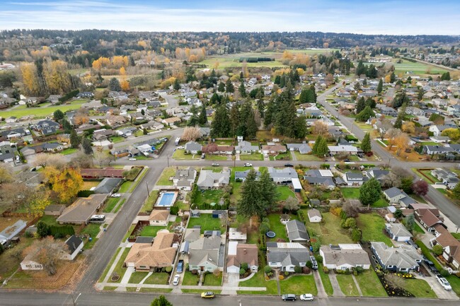 Building Photo - Charming 3BR Home with Private Yard in Puy...