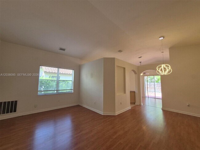 Building Photo - 5033 SW 134th Ave
