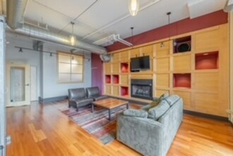 Building Photo - 2323 W Pershing Rd