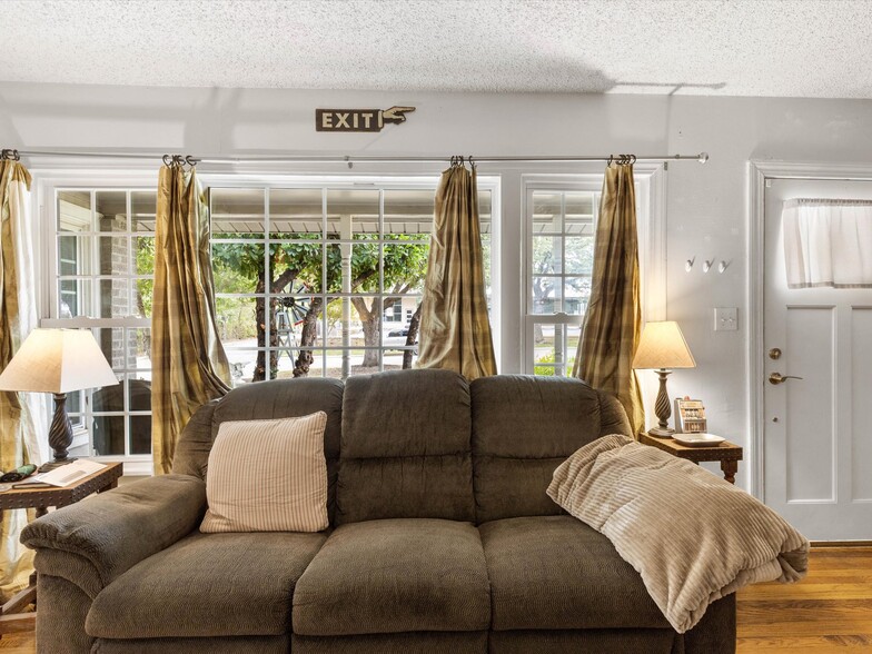 Building Photo - 3508 W Biddison St