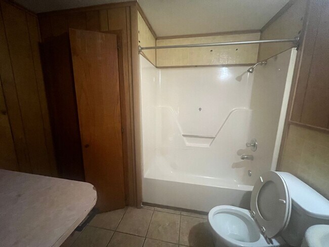 Building Photo - Spacious 2 Bed 1 Bath Home for rent in Jacksonville