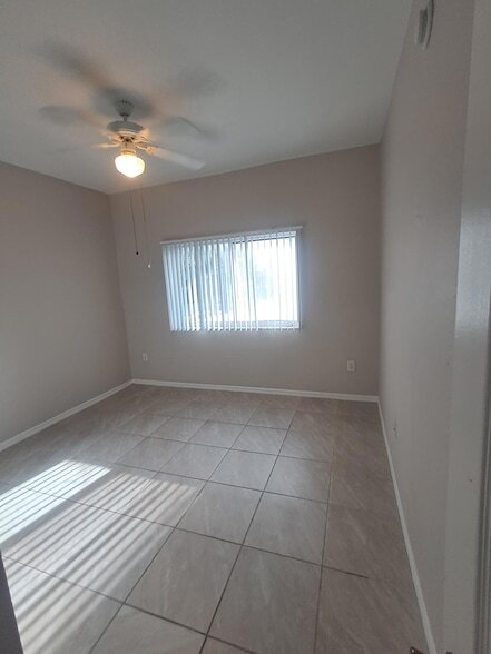 Building Photo - 260 Crestwood Cir
