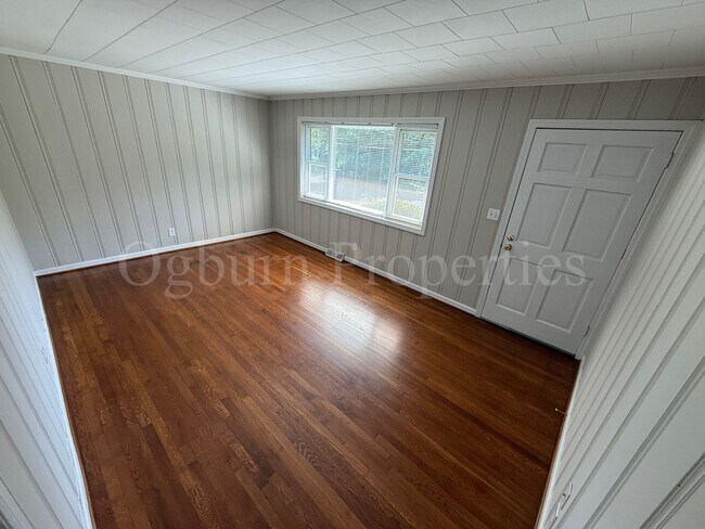 Building Photo - 651 S Sunset Dr