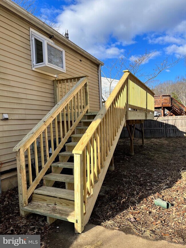 Building Photo - 5525 Larch St