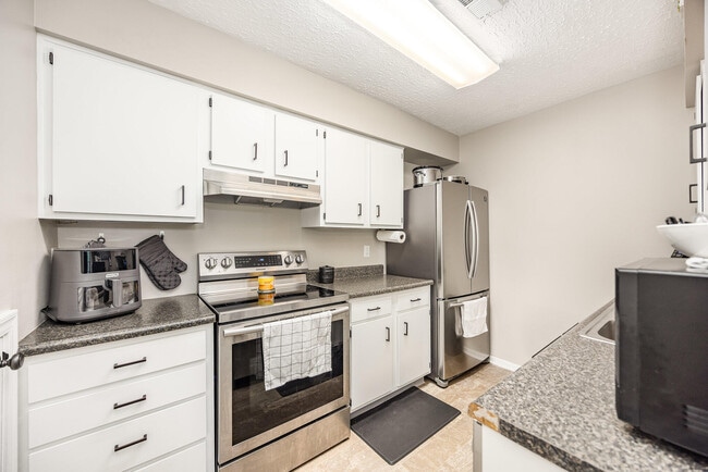 Building Photo - 6307 Cliffside Dr