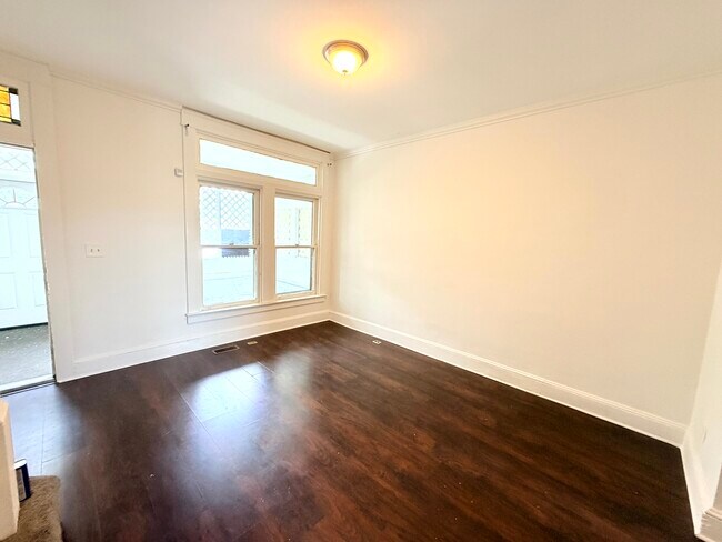 Building Photo - 804 Whitmore Ave