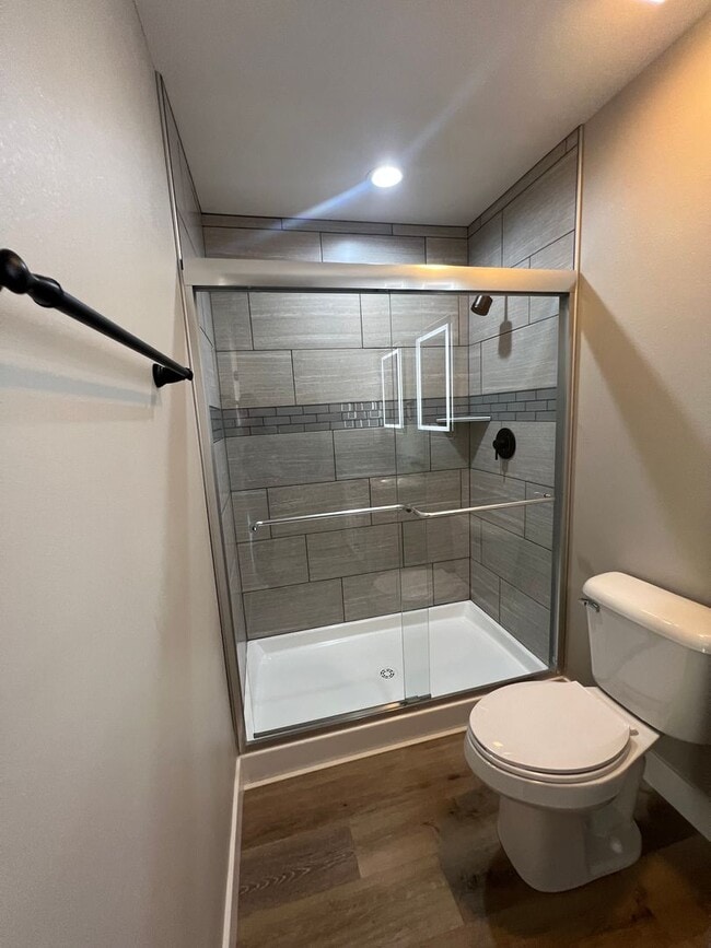 Building Photo - Charming 3 Bedroom house in Summit Pass