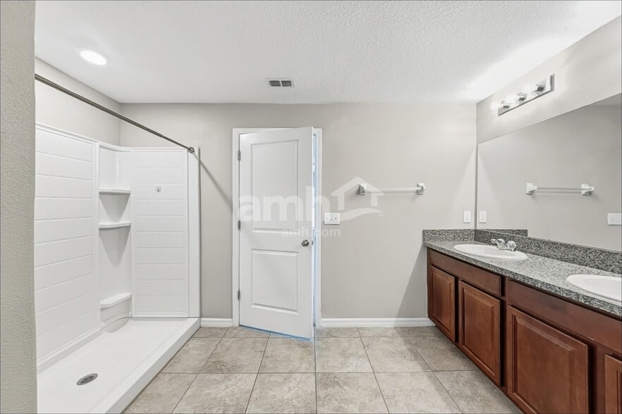 Building Photo - 10132 Carloway Hills Dr