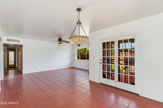 Building Photo - 1524 W Ocotillo Rd