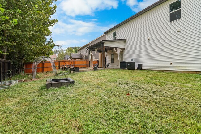 Building Photo - 515 Somerset Ln