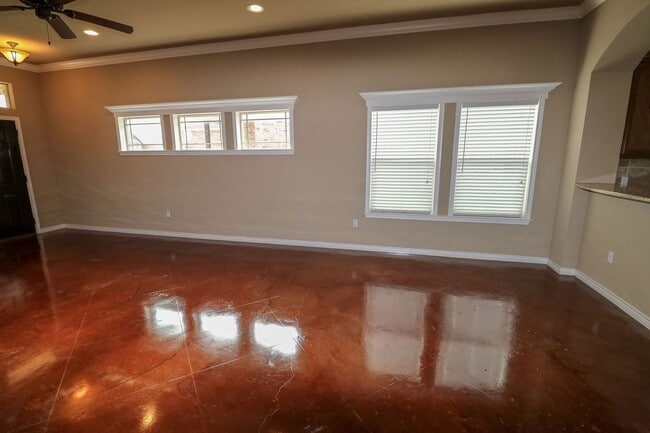 Building Photo - 4 Bedroom Single Family Home: Midway ISD:   Move in Special