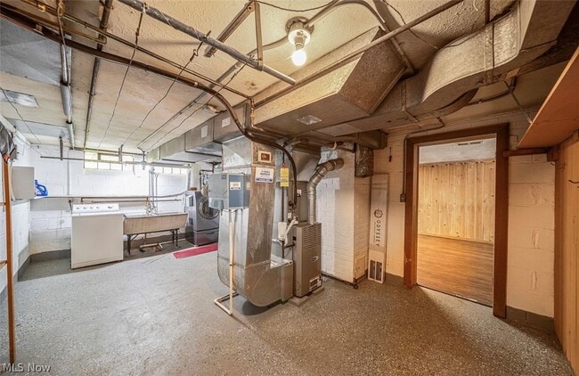 Building Photo - 4069 Bushnell Rd