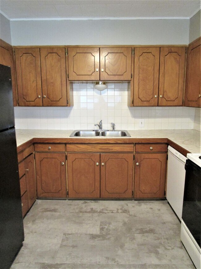 Building Photo - Covered Parking for 3 vehicles!