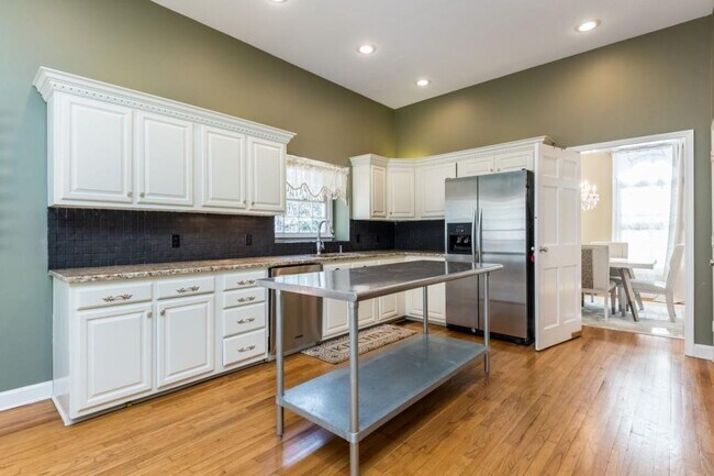Building Photo - 1231 Wildcliff Cir
