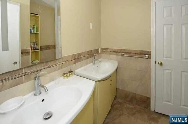 Building Photo - 16-26 Alden Terrace Unit 1X