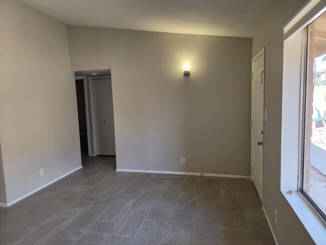 Building Photo - 6245 E Glencove Cir