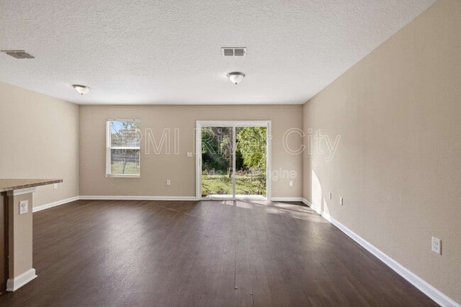 Building Photo - 7608 Rain Forest Dr N