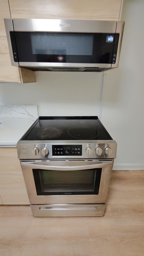 Building Photo - *Recently Updated & Spacious 3BD/1BA Duplex Unit Available for Rent in Castle Shannon*