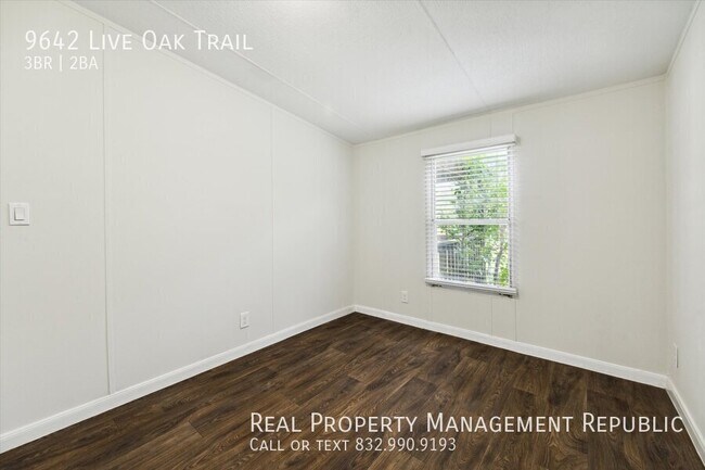Building Photo - 9642 Live Oak Trail