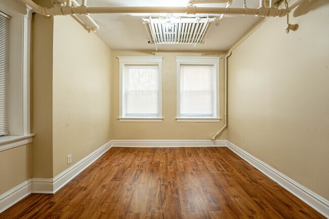 Building Photo - 1012 N Oakley Blvd