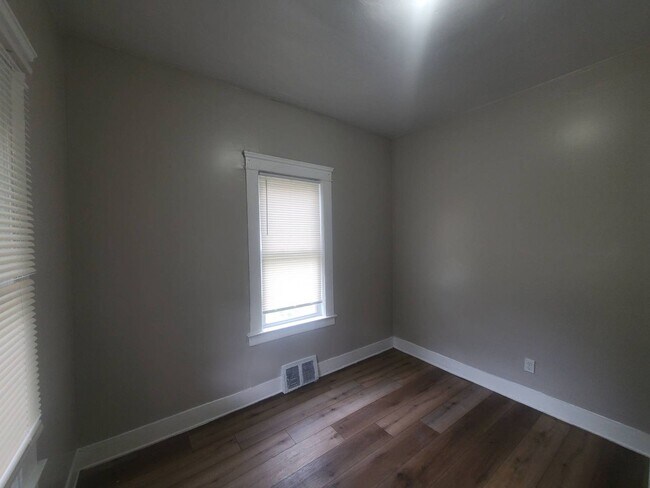 Building Photo - 3586 W 69th St