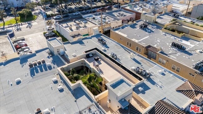 Building Photo - 12026 Hoffman St