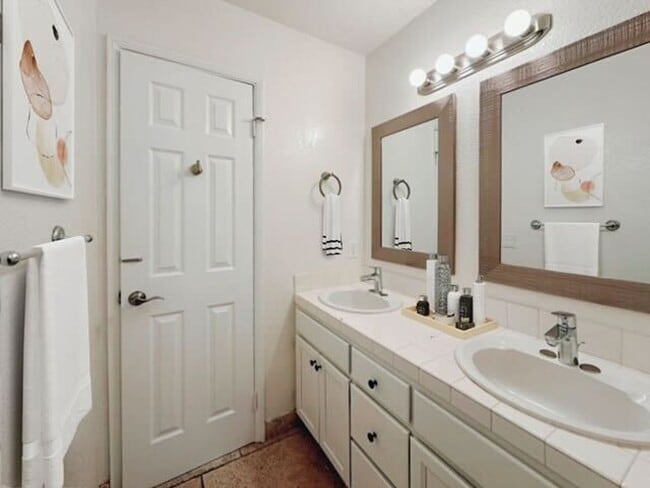 Building Photo - Spacious 3 Bed, 2 Bath Home in Encinitas