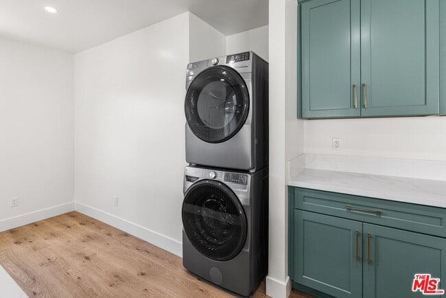 Building Photo - 238 Thorne St