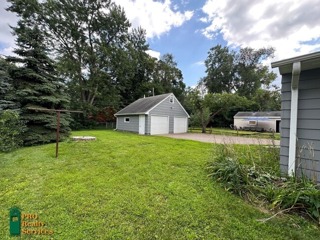 Building Photo - 4 Bedroom Home **Free August Rent with an ...