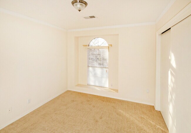 Building Photo - 2 Story, 4 BR, 2205 SF home off Southern Blvd in Rio Rancho