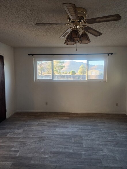 Building Photo - 9201 Shirley St