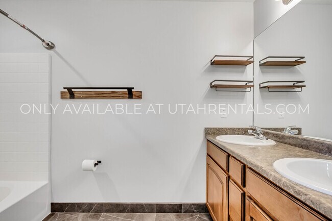 Building Photo - 928 Chelsea Ln