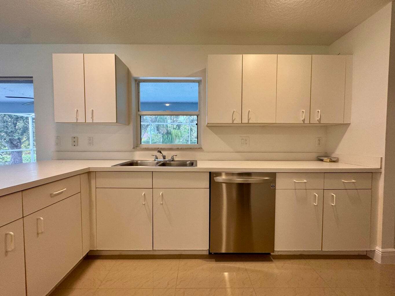 Building Photo - 1132 Hatteras Cir