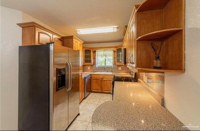 Building Photo - 8 Mynah Ave