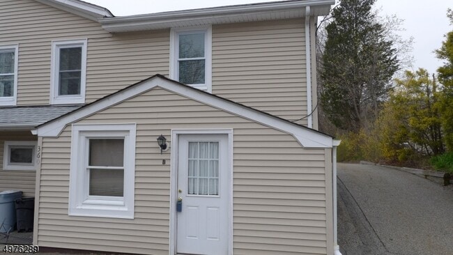 Primary Photo - 360 Oak Ridge Rd