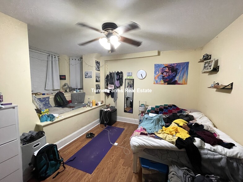 Building Photo - 731 Parker St