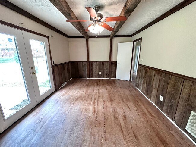 Building Photo - 3 Bedrooms, 2 Bathroom - House in North Rome!