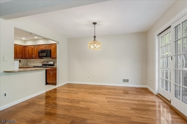 Building Photo - 83 Patriots Rd