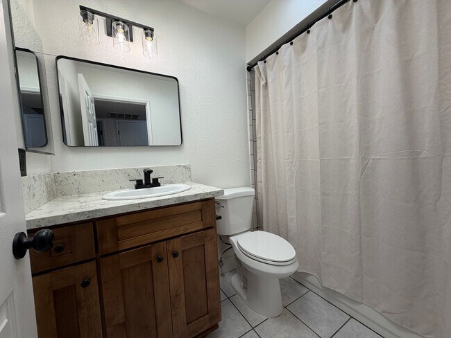 Building Photo - Fully Renovated 2-Bedroom Home with Spacious Backyard – Move-In Ready in Sacramento