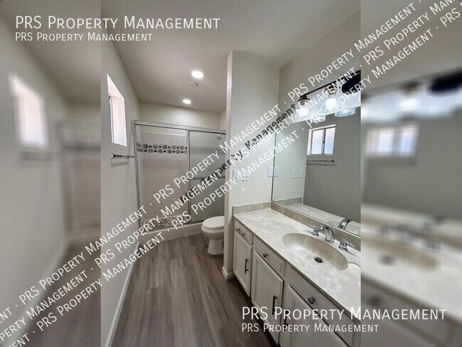 Building Photo - 711 N Oracle Cir